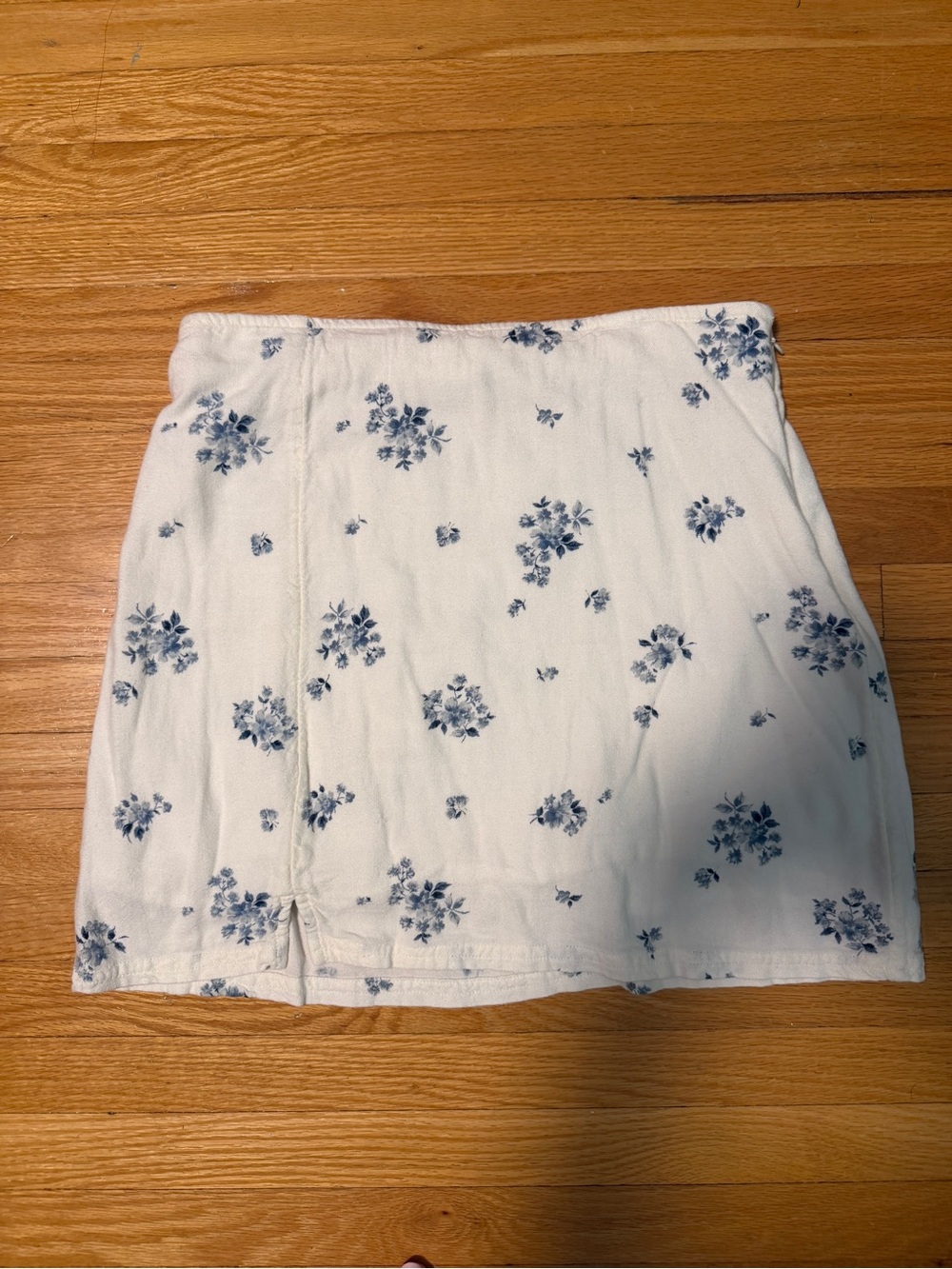 American Eagle White Floral Mini Skirt
